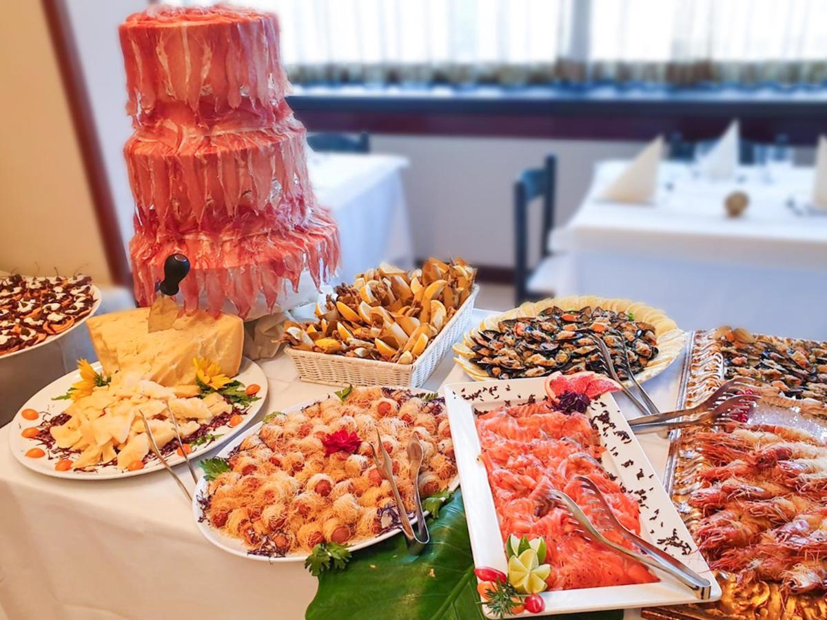 Hotel Caravelle Чезенатико Екстериор снимка
