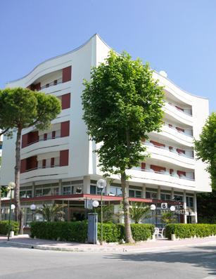 Hotel Caravelle Чезенатико Екстериор снимка