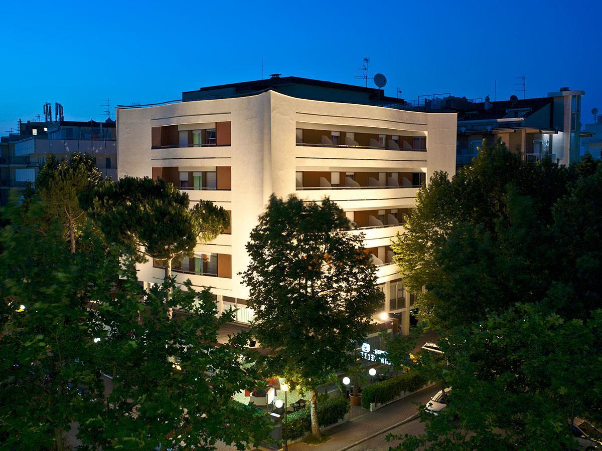 Hotel Caravelle Чезенатико Екстериор снимка